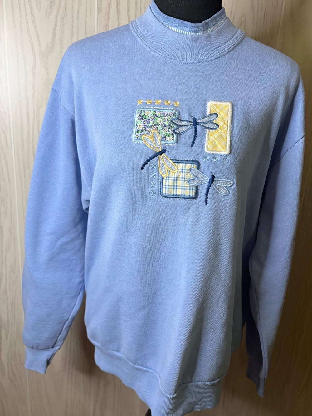 Vintage 89’s Light Blue Embroidered Dragonfly Sweatshirt Cottage core Medium